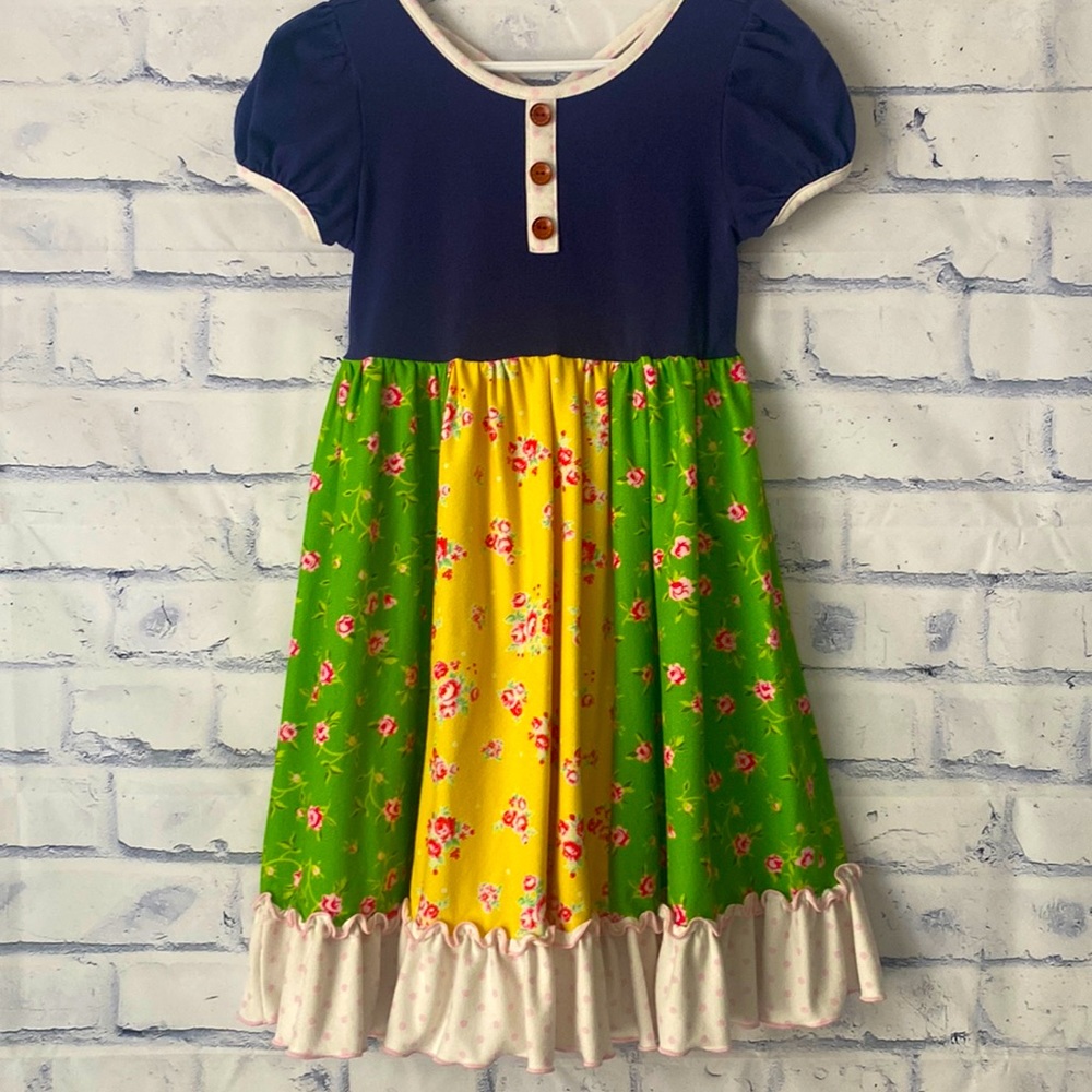 Sweet Floral and Polka Dot Girls Size 8 Dress!